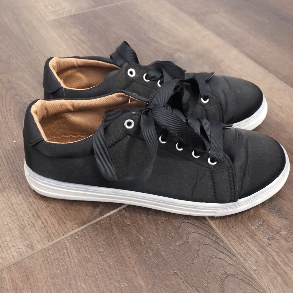Black sneakers from Tilly’s